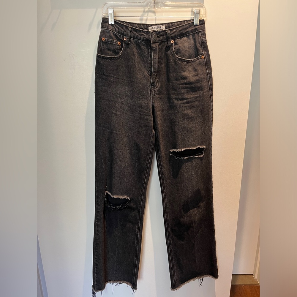 Vestique Signature Ripped Jeans